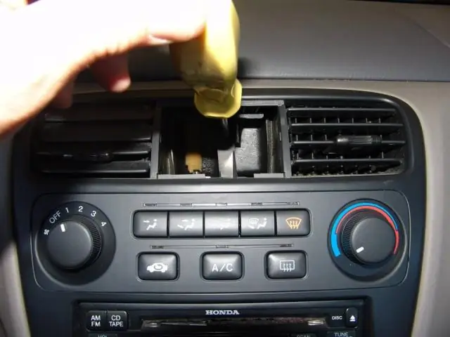 Come si imposta il cruise control su una Honda Accord del 2002?