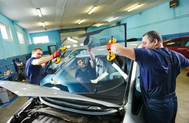 Como você conserta a ferrugem da superfície de um carro?