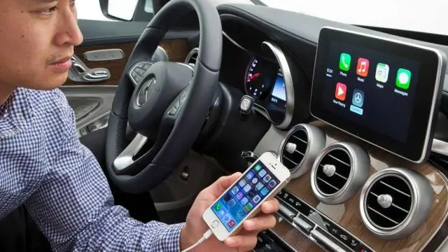 Kako povežem iPhone s CarPlay?