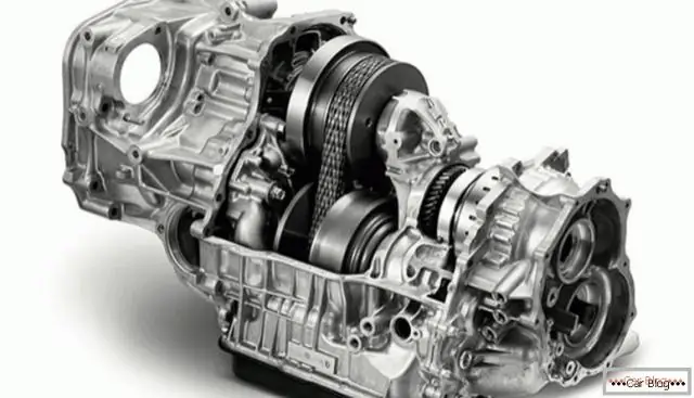 Wat is die verskil tussen semi-outomatiese en outomatiese motor?